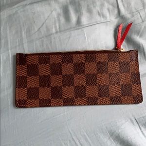 Louis Vuitton damier ebene zippy